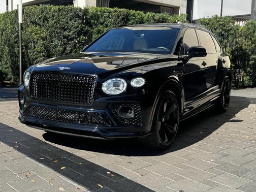 2023 Bentley Bentayga EWB V8