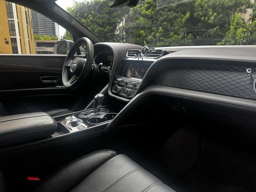 2022 Bentley Bentayga V8