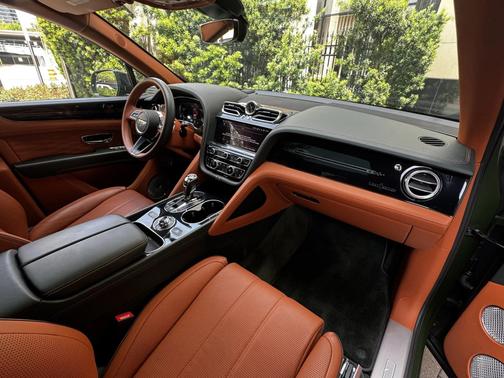 2023 Bentley Bentayga EWB Azure First Edition V8