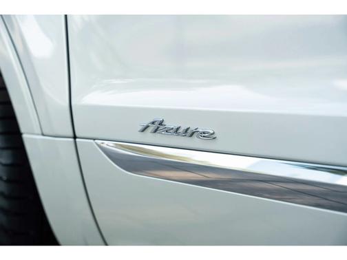 2025 Bentley Bentayga Azure V8