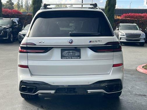 2023 BMW X7 M60i