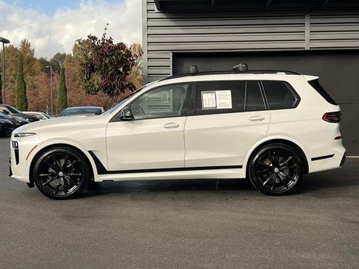 2023 BMW X7 M60i