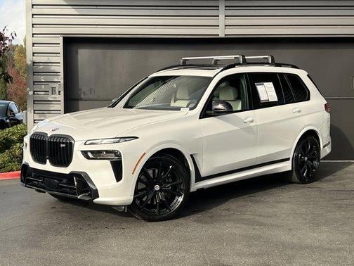 2023 BMW X7 M60i