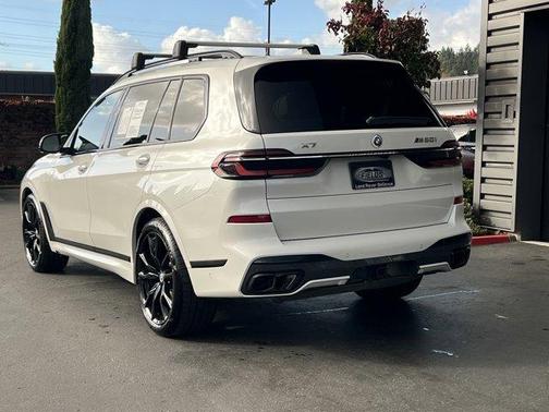 2023 BMW X7 M60i