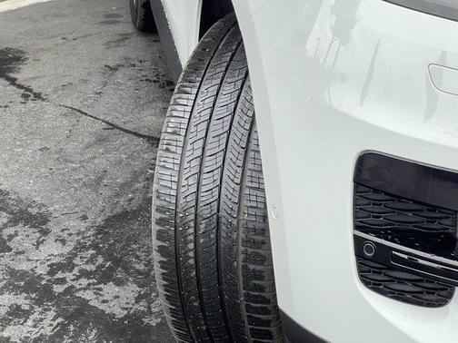 2025 Land Rover Range Rover Sport P360 SE