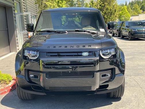2025 Land Rover Defender P400 X-Dynamic SE