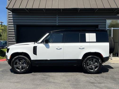 2025 Land Rover Defender P400 X-Dynamic SE