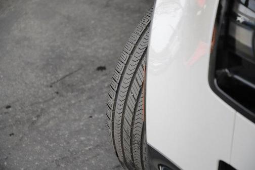 2026 Land Rover Defender P500 X-Dynamic SE