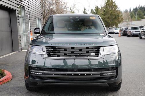 2026 Land Rover Range Rover P550e SE