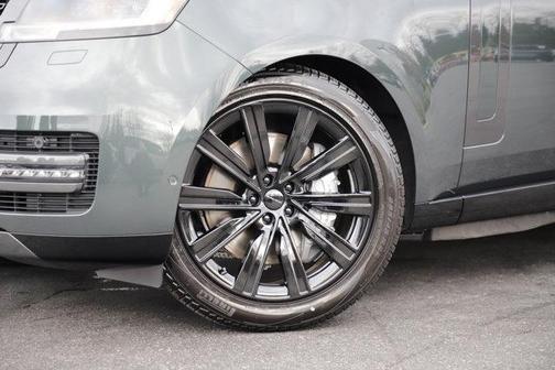 2026 Land Rover Range Rover P550e SE