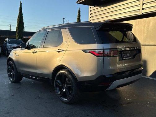2025 Land Rover Discovery P360 Metropolitan Edition