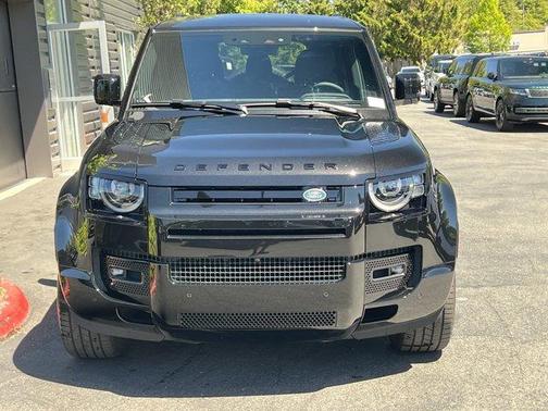 2025 Land Rover Defender P400 X-Dynamic SE