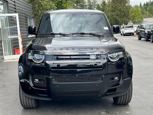 2025 Land Rover Defender P400 X-Dynamic SE