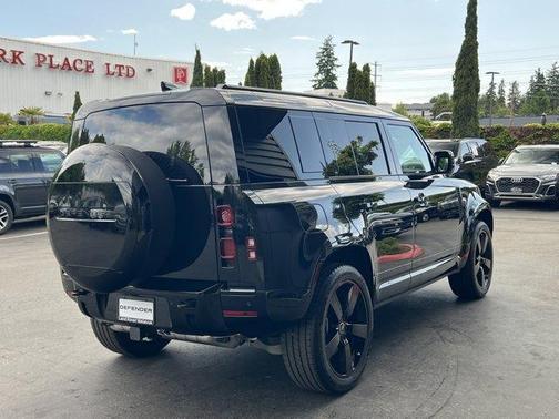 2025 Land Rover Defender P400 X-Dynamic SE
