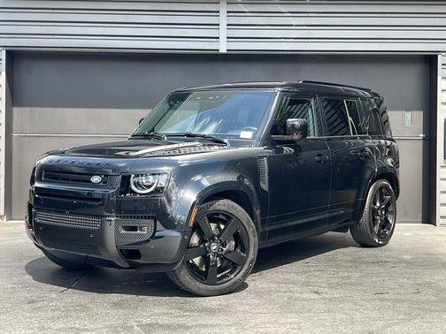 2025 Land Rover Defender P400 X-Dynamic SE