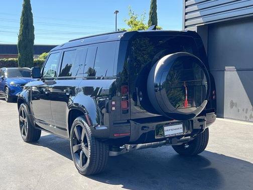 2025 Land Rover Defender P400 X-Dynamic SE