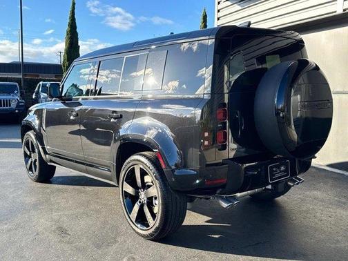 2025 Land Rover Defender P500 X-Dynamic SE