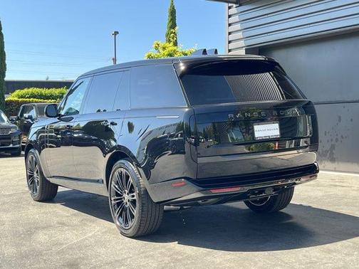 2025 Land Rover Range Rover P400 SE 7 Seat
