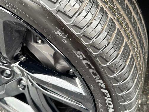 2025 Land Rover Discovery P360 Dynamic SE