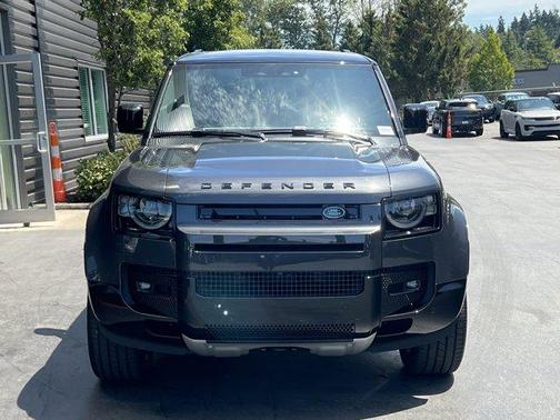 2025 Land Rover Defender P500 V8