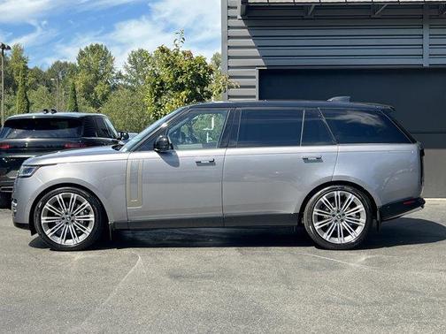 2025 Land Rover Range Rover P400 SE 7 Seat