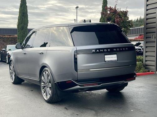 2025 Land Rover Range Rover P400 SE 7 Seat