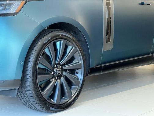 2025 Land Rover Range Rover P615 SV