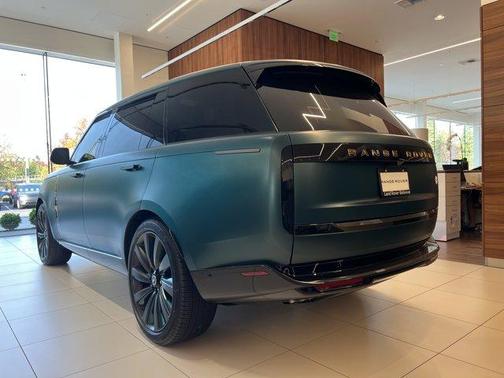 2025 Land Rover Range Rover P615 SV