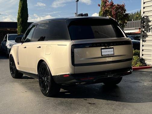 2025 Land Rover Range Rover P550e SE