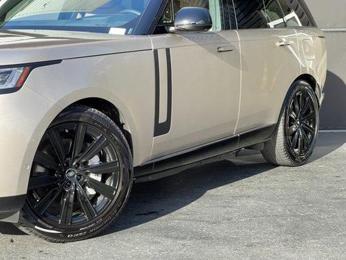 2025 Land Rover Range Rover P550e SE