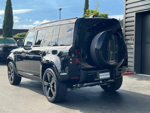 2025 Land Rover Defender P400 X-Dynamic SE