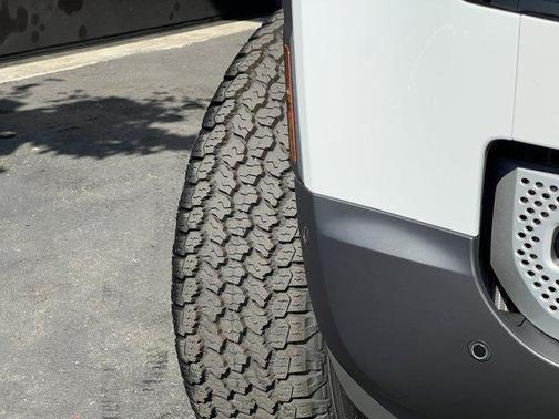 2025 Land Rover Defender P300