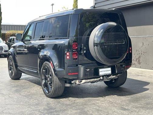 2025 Land Rover Defender P400 X-Dynamic SE