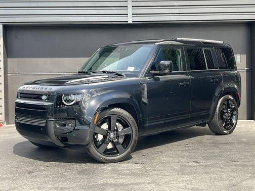 2025 Land Rover Defender P400 X-Dynamic SE