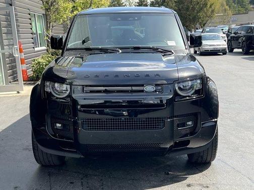 2025 Land Rover Defender P400 X-Dynamic SE