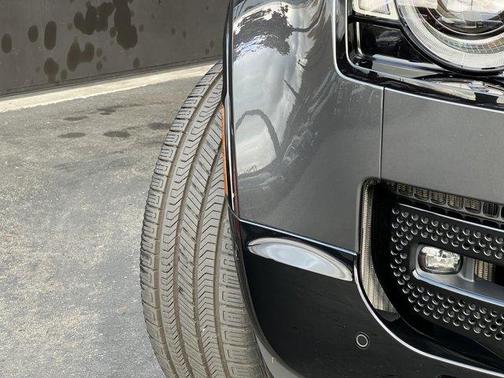 2025 Land Rover Defender P400 X-Dynamic SE