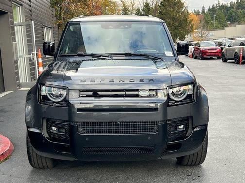 2025 Land Rover Defender P400 X-Dynamic SE