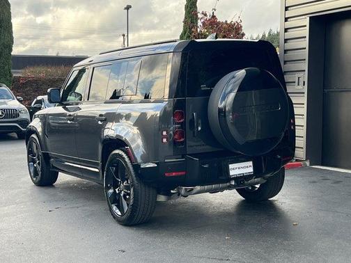 2025 Land Rover Defender P400 X-Dynamic SE