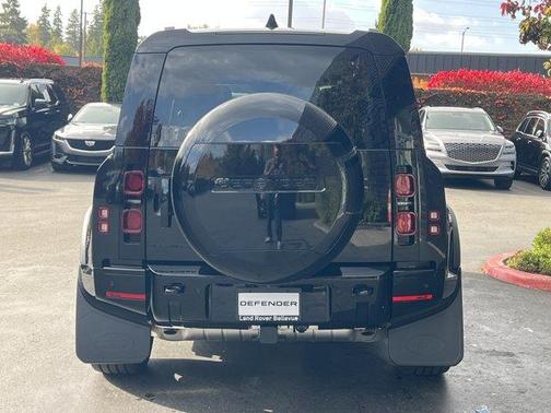 2025 Land Rover Defender P400 X-Dynamic SE