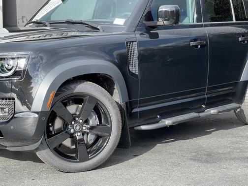 2025 Land Rover Defender P400 X-Dynamic SE