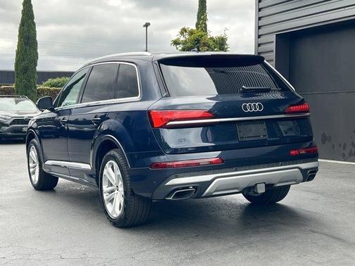 2025 Audi Q7 55 Premium Plus
