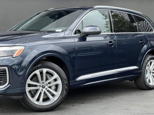 2025 Audi Q7 55 Premium Plus