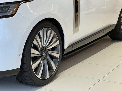 2025 Land Rover Range Rover P615 SV