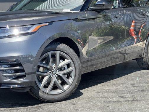 2026 Land Rover Range Rover Velar Dynamic SE