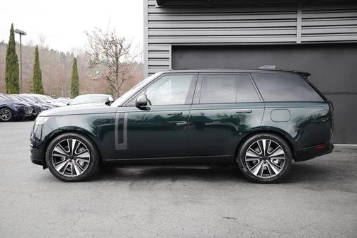 2026 Land Rover Range Rover P550e SE