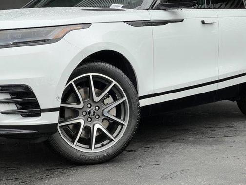2026 Land Rover Range Rover Velar Dynamic SE