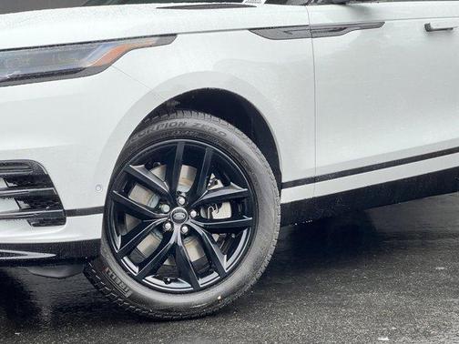 2026 Land Rover Range Rover Velar Dynamic SE