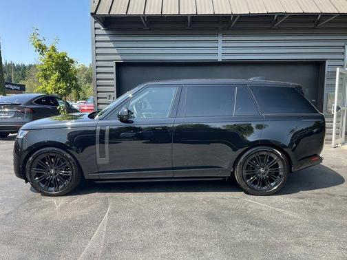 2025 Land Rover Range Rover P400 SE 7 Seat