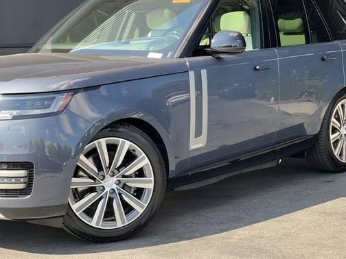 2025 Land Rover Range Rover P550e Autobiography