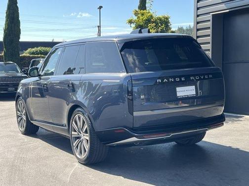 2025 Land Rover Range Rover P550e Autobiography